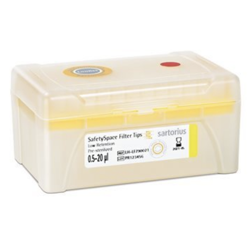 SA LH-LF790021 A yellow-accented plastic box labeled “SafetySpace Filtered Tip Single Tray Rack, 20μL, Low Retention, Sterile,” contains 960 tips (10x96), and features a barcode on the side.