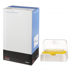The Finntip Flex 200 Refill Starter Kit (1-200μL, yellow, 21 x 96, 2016 tips) by Thermo Scientific includes clear pipette tips in a box and plastic container for convenient lab liquid handling.