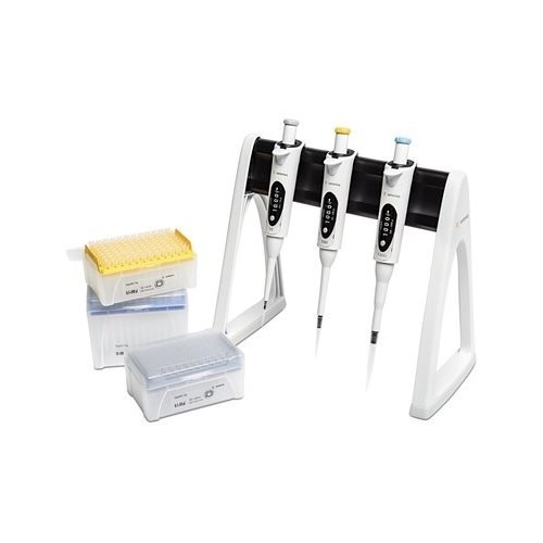 SA LH-725661 A Sartorius mLINE Mechanical Pipette Multipack (single channel, 10μL, 100μL, 1000μL) sits in a stand with two boxes of pipette tips—one yellow and one clear—beside it.