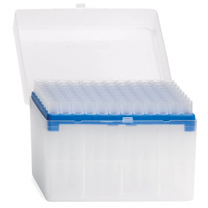 A Thermo Scientific Finntip 1000 Rack, 100-1000μL, blue box (10 x 96, 960 tips) holds multiple upright pipette tips, with a hinged transparent lid partly open.