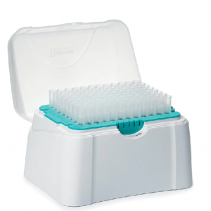 A white plastic container with an open lid holds a tray of clear Thermo Scientific Finntip Flex 1200 Rack pipette tips (50-1200μL, Turquoise, 10 x 96, 960 Tips), arranged neatly in rows.