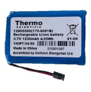 The E1 ClipTip Lithium-Ion Battery, Single and Multichannel (Thermo Scientific), is a rectangular blue-cased battery with connector wire and label (3.7V, 1230mAh, 4.55Wh), ideal for multichannel applications.