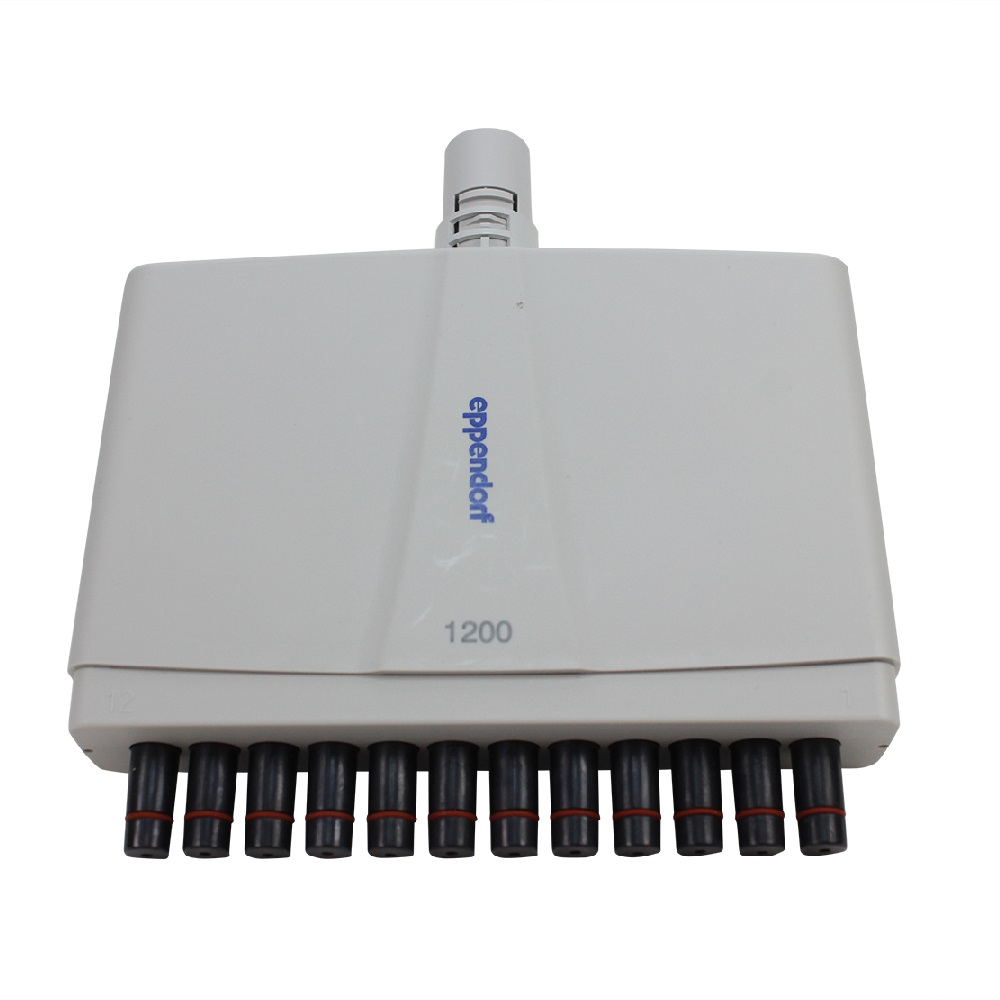 EP4861614005 An Eppendorf Xplorer / Xplorer Plus 8-channel multichannel lower part (50-1200μL) with eight black pipette tips attached at the bottom.