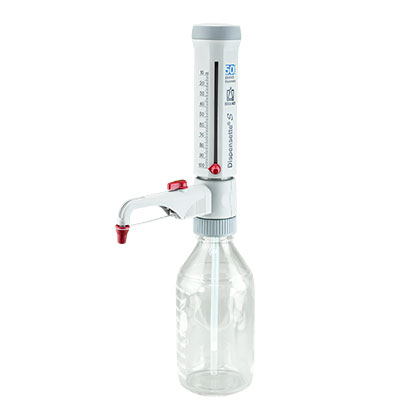 BT 4600171 The Dispensette S Bottletop Dispenser, Analog Adjustable with Recirculation Valve (10-100mL, BrandTech), is attached to a clear plastic bottle with volume markings and a dispensing nozzle.
