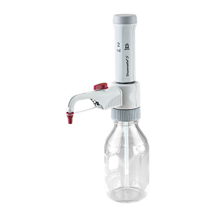 BT 4600221 The Dispensette S Bottletop Dispenser, Fixed Volume, Recirculation Valve, 2mL (BrandTech), attaches to a clear plastic bottle for precise 2mL liquid dispensing.