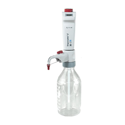 BT 4600311 A Dispensette S Bottletop Dispenser, Digital with Recirculation Valve (0.1-1mL, BrandTech), is attached to a clear plastic bottle for precise laboratory liquid dispensing.
