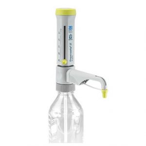 A BrandTech Dispensette S Organic Bottletop Dispenser, Analog, Adjustable 2.5-25mL with Standard Valve is mounted on a clear plastic bottle with volume markings and a dispensing spout.