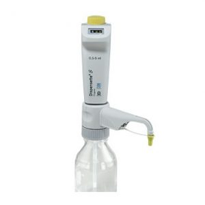 The Dispensette S Organic Bottletop Dispenser, Digital, Standard Valve, 0.5-5mL (BrandTech) offers precise laboratory liquid dispensing with a digital volume display and secure nozzle attachment.