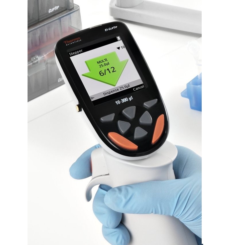 E1CT MC 300ul pipette A gloved hand holds a Thermo Scientific E1-ClipTip Bluetooth 96 Format 8-channel electronic pipette, displaying instructions to dispense 25 μl at step 6 of 12, with lab equipment visible in the background.