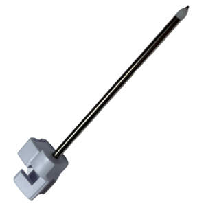 The Distriman Piston Retaining Assembly (Gilson) features a metal rod with a white plastic bracket on one end and a pointed tip on the other, shown against a white background.