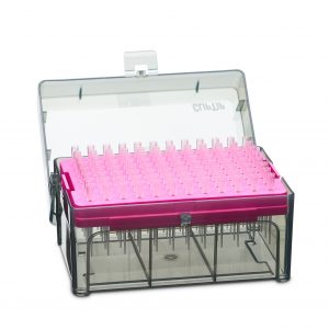 A box of Thermo Scientific ClipTip 12.5 Ext Rack, 0.1-12.5μL extended length pipette tips in pink, 10 x 96/rack, shown with the transparent lid open.