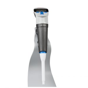 A Thermo Scientific Finnpipette Novus Electronic Single Channel Pipette, blue, 100-1000μL, is shown upright against a neutral background.