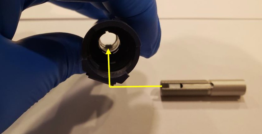 Align volume screw with square tab